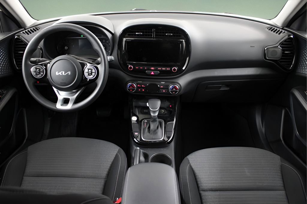 Used 2022 Kia Soul S FWD image 16
