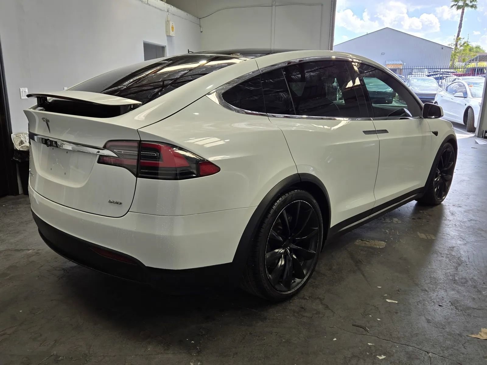 Used 2017 Tesla Model X 90D image 4