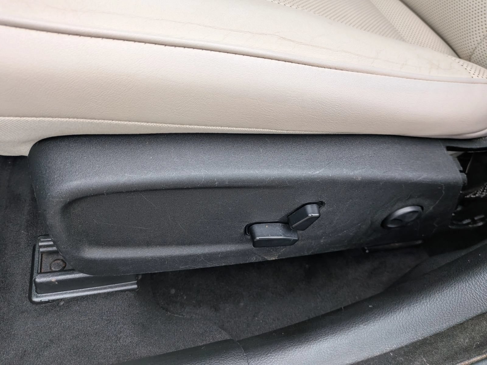 Used 2019 Chrysler 300 Limited RWD image 22