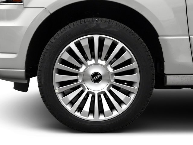 Used 2016 Lincoln Navigator Select RWD image 10