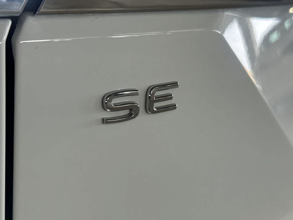Used 2025 Volkswagen Atlas SE FWD image 11