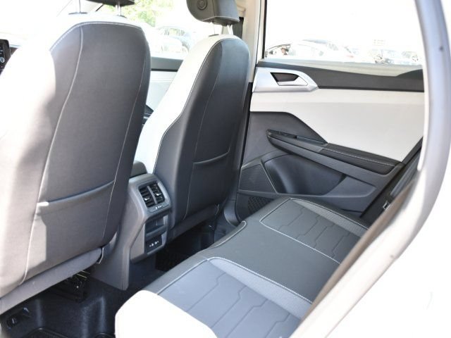 New 2026 Volkswagen Taos SE AWD/4WD image 17