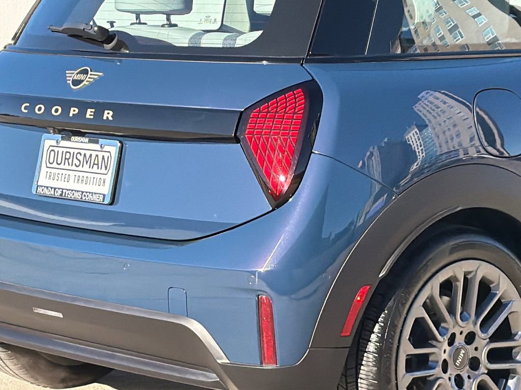 Used 2025 MINI Cooper 2-Door Hardtop image 7