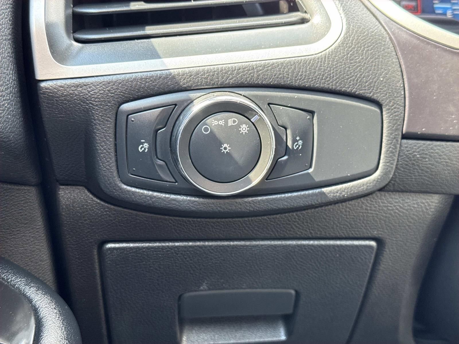 Used 2017 Ford Edge SEL w/ Equipment Group 201A image 18