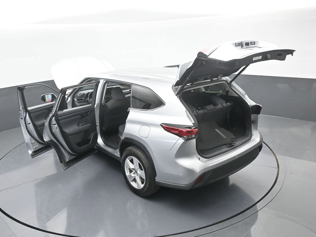 Used 2023 Toyota Highlander LE image 61