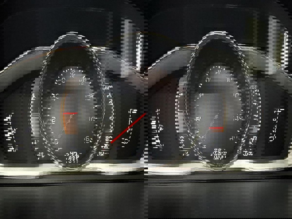 Used 2018 Volvo V60 T5 Cross Country w/ Convenience Package image 31