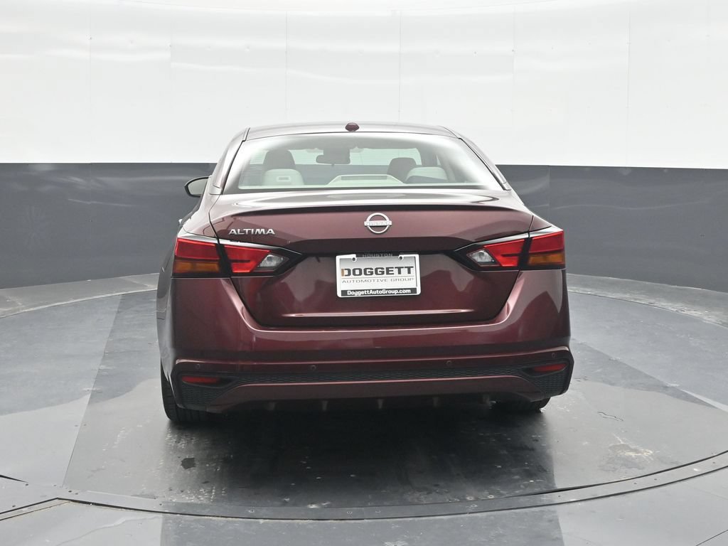 Used 2025 Nissan Altima 2.5 SV FWD image 17