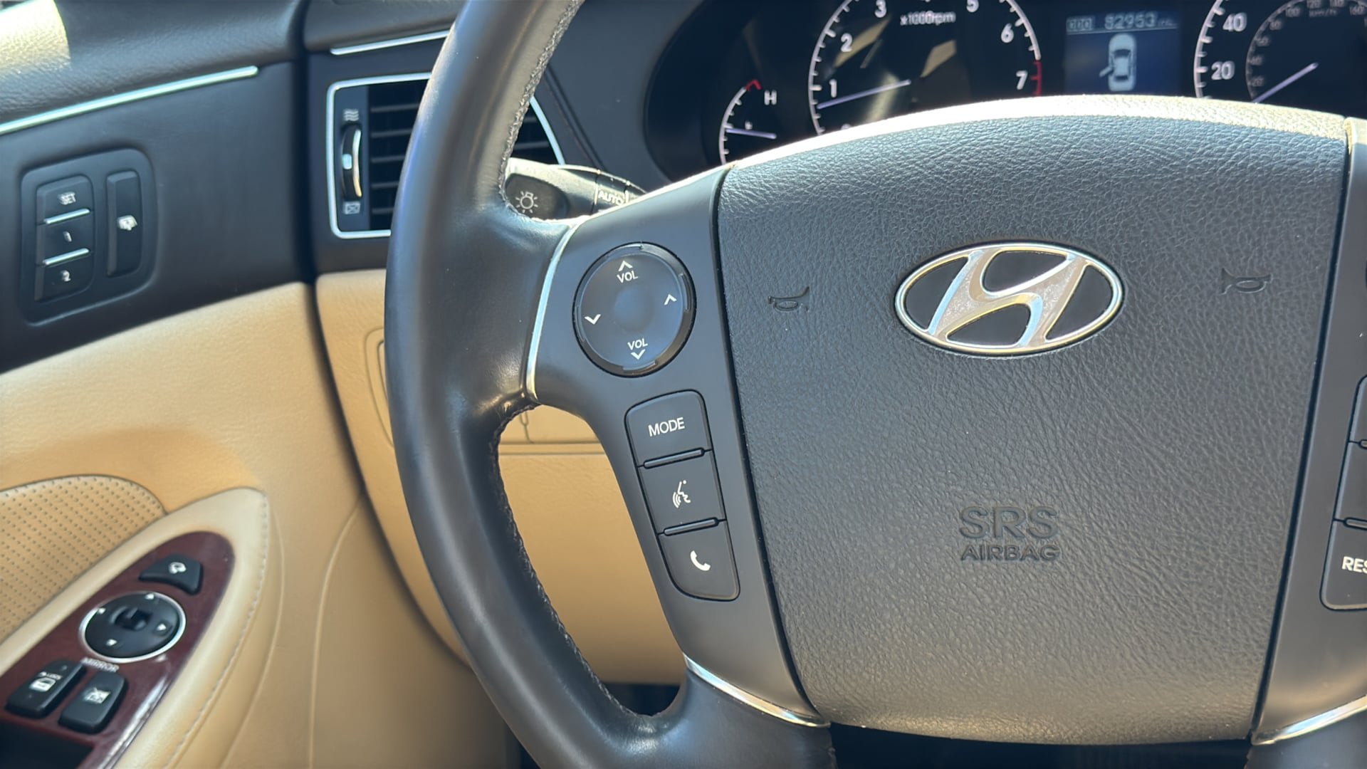 Used 2012 Hyundai Genesis 3.8 w/ Premium Pkg RWD image 27
