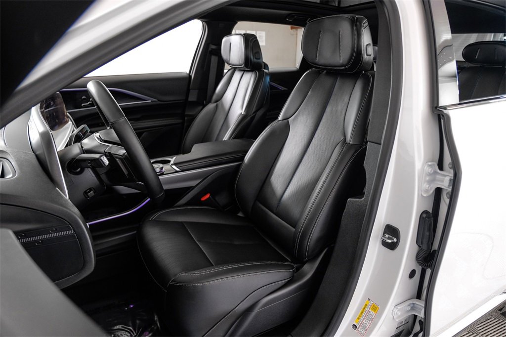 Used 2024 Cadillac Lyriq Luxury image 30