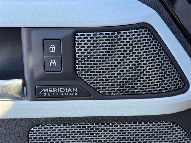 Used 2023 Land Rover Defender 110 X-Dynamic SE image 18