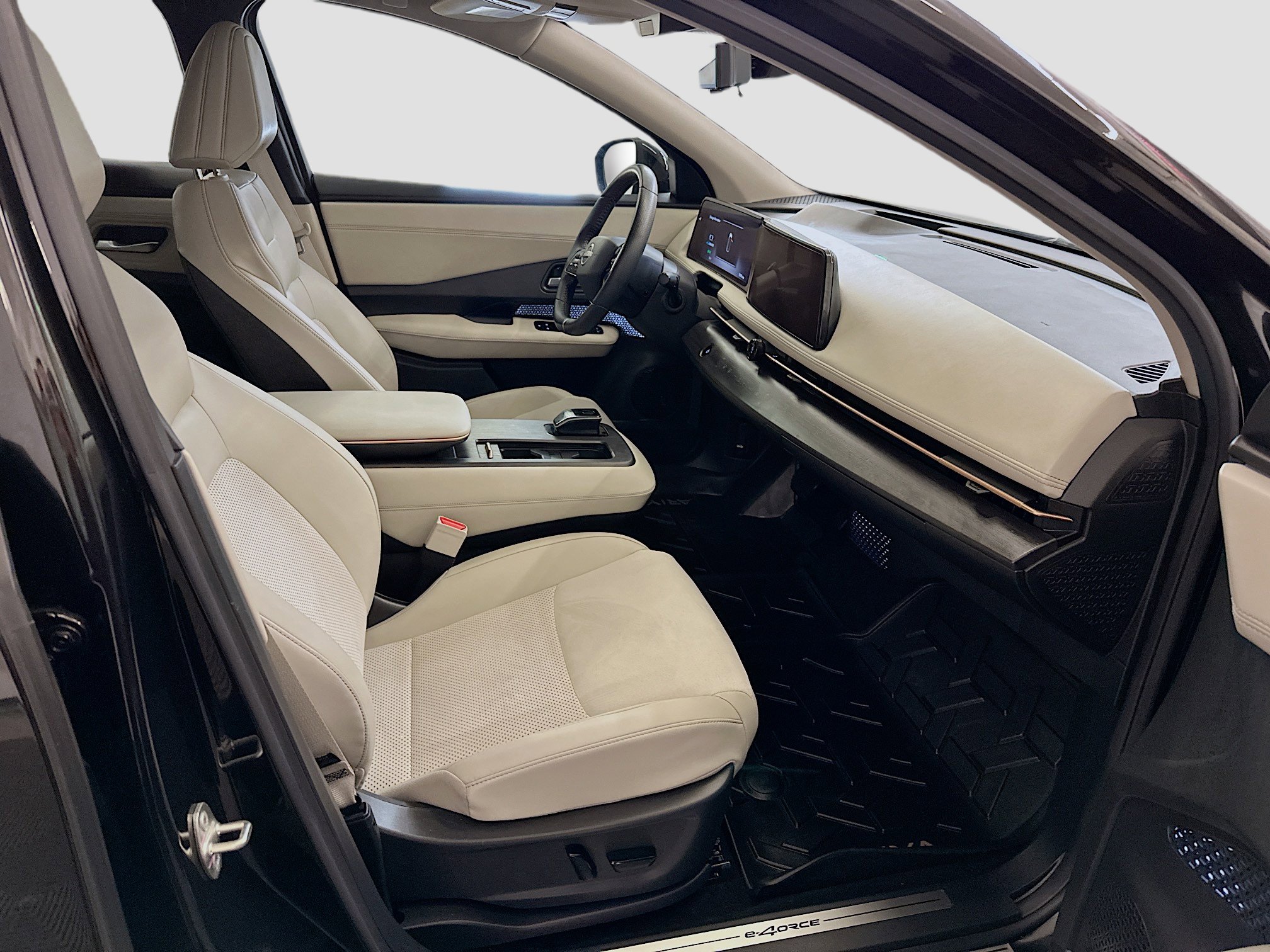 Used 2023 Nissan Ariya AWD image 34