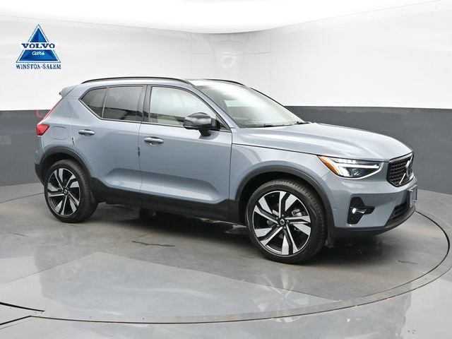 Used 2023 Volvo XC40 B5 Plus w/ Protection Package Premier AWD/4WD image 1
