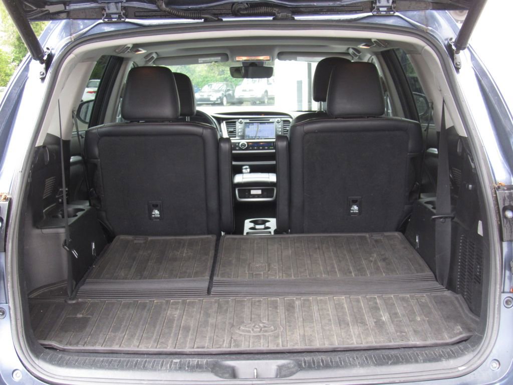 Used 2017 Toyota Highlander XLE AWD/4WD image 23