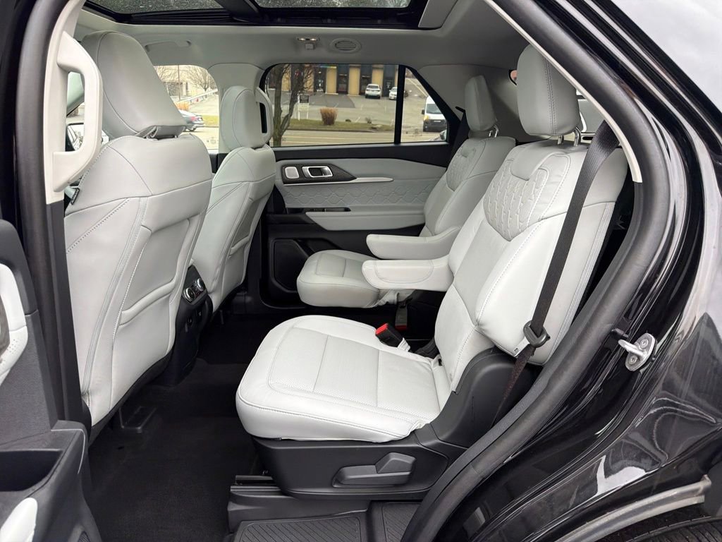 Used 2025 Ford Explorer Platinum w/ Ultimate Package image 25