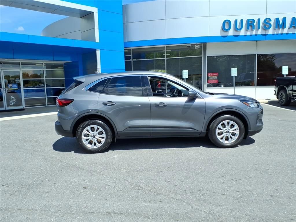 Used 2023 Ford Escape Active w/ Tech Pack #2 AWD/4WD image 2