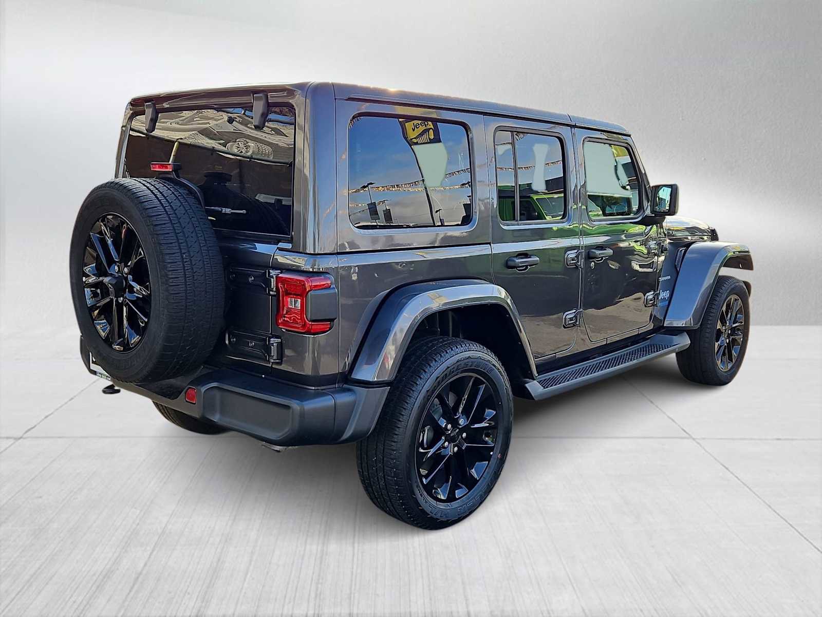 Used 2021 Jeep Wrangler Unlimited Sahara w/ Cold Weather Group image 8