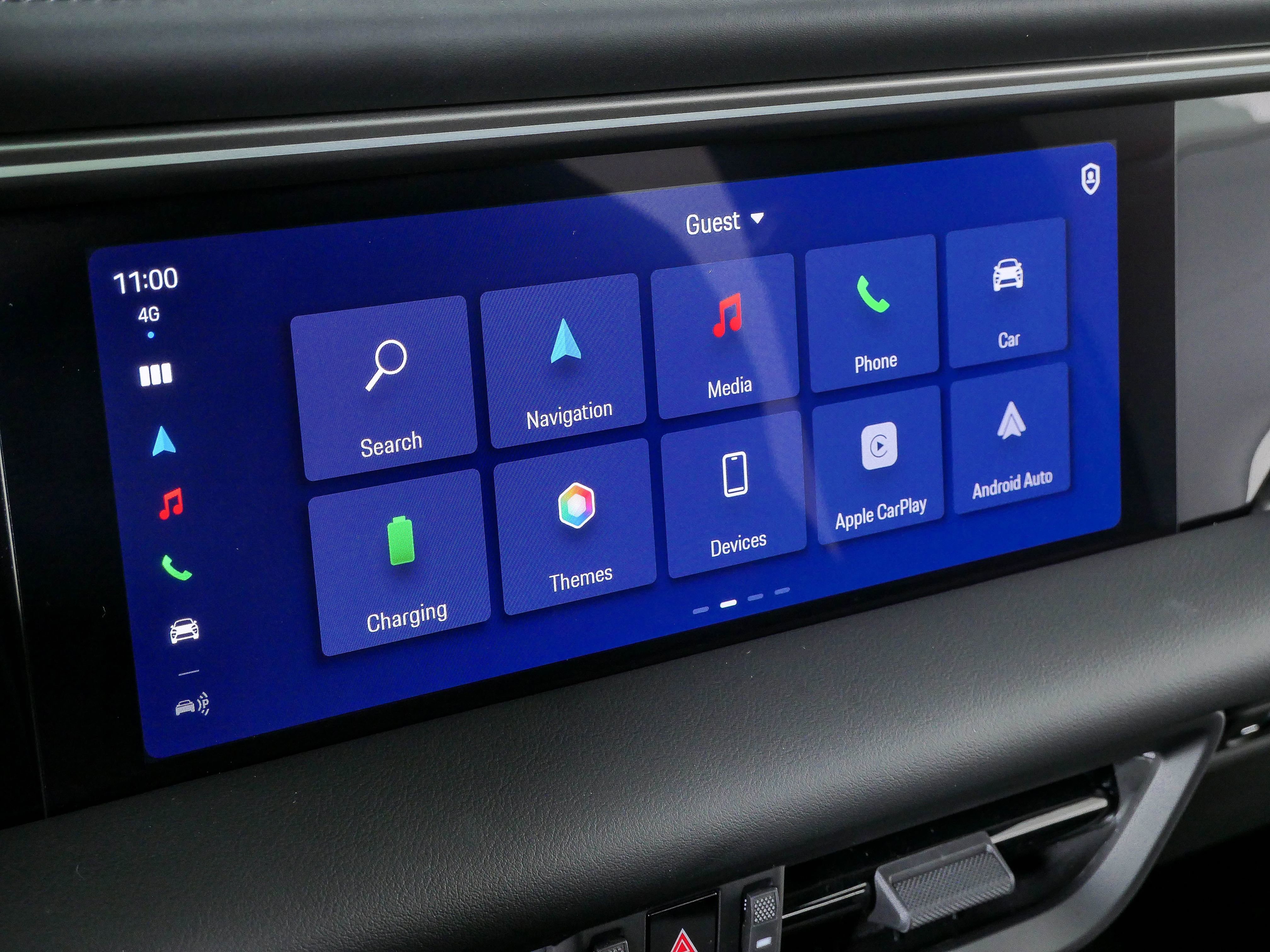 Certified 2025 Porsche Macan Electric RWD image 14