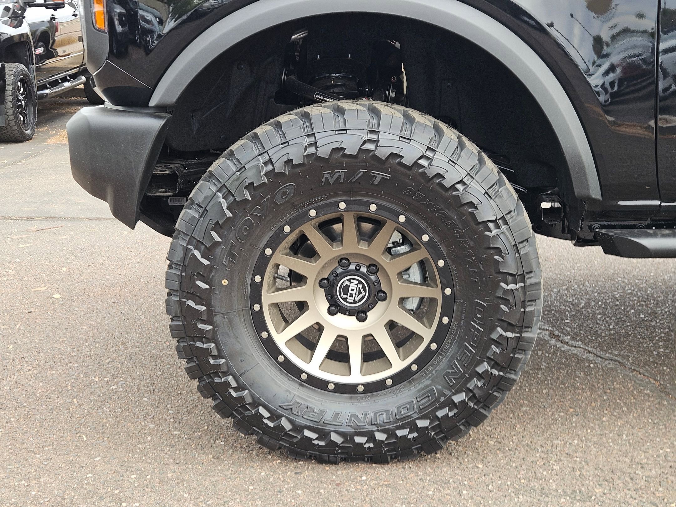 New 2025 Ford Bronco 4-Door image 7