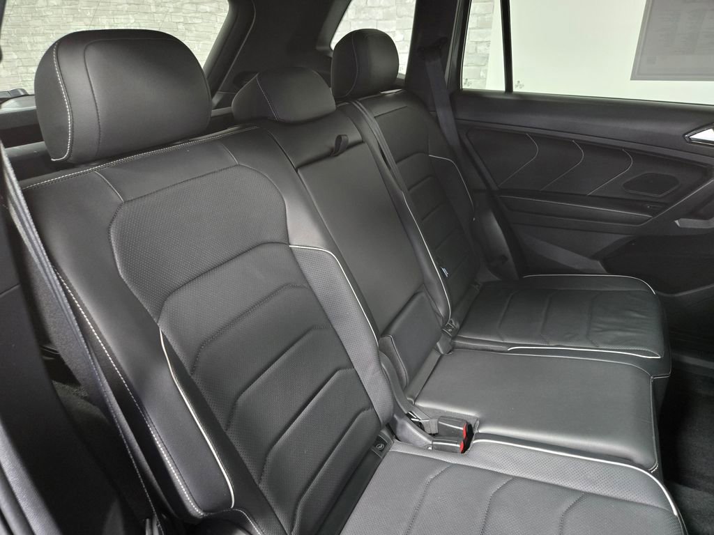 Used 2022 Volkswagen Tiguan SEL R-Line AWD/4WD image 54