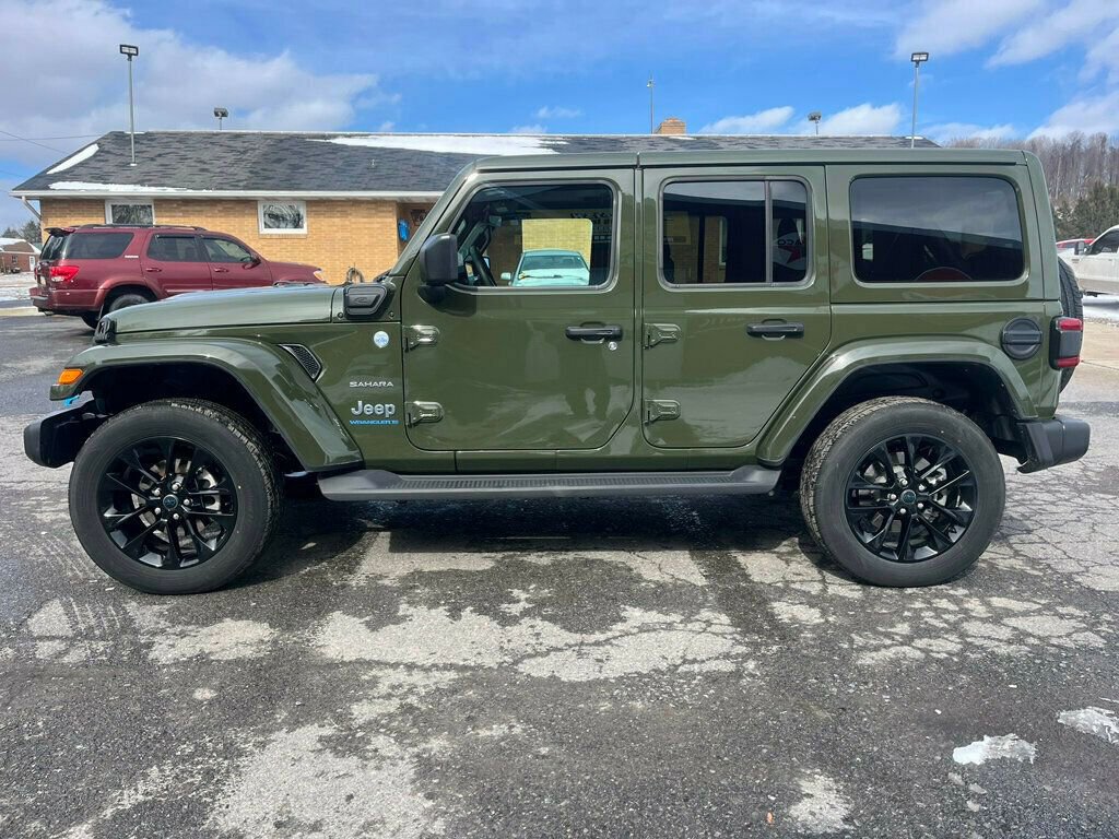 Used 2024 Jeep Wrangler Unlimited Sahara w/ Dual Top Group image 7