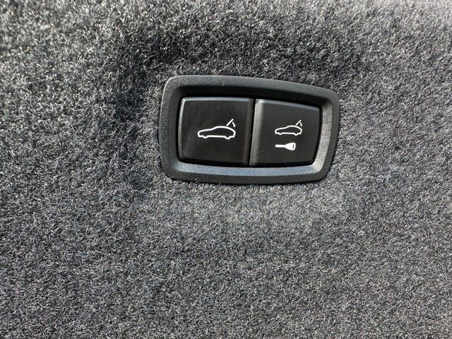 Used 2020 Porsche Taycan 4S image 15