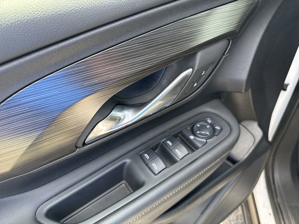 Used 2024 GMC Terrain SLE FWD image 20