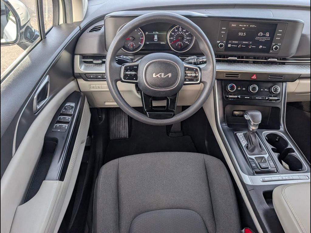 Used 2024 Kia Carnival LX image 11