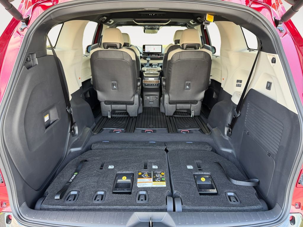 Used 2025 Toyota Sienna Platinum AWD/4WD image 23