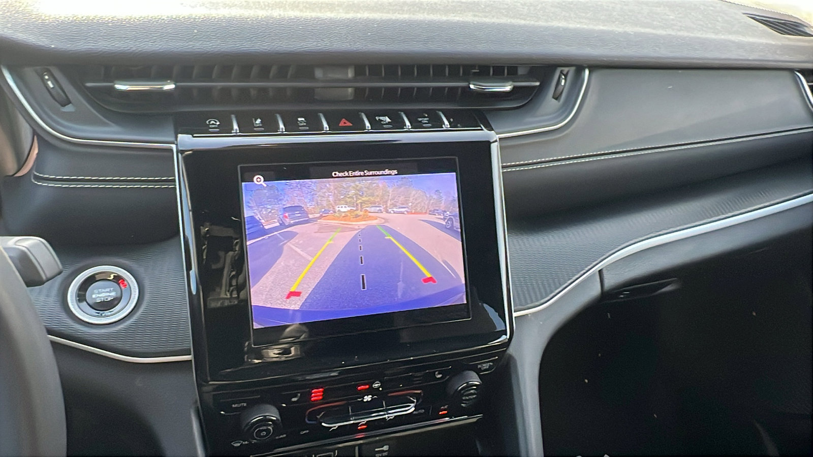 Used 2024 Jeep Grand Cherokee Altitude image 32