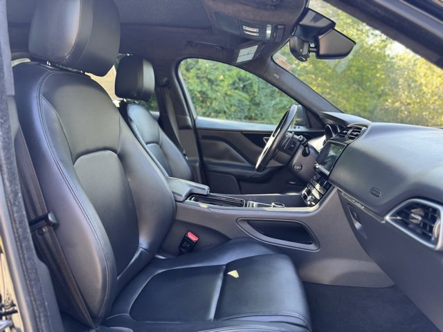Used 2019 Jaguar F-PACE Premium image 22