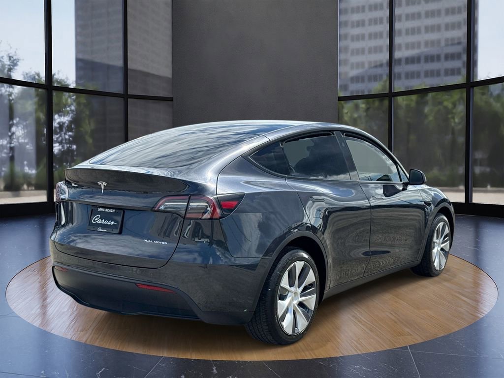 Used 2024 Tesla Model Y Long Range AWD/4WD image 3