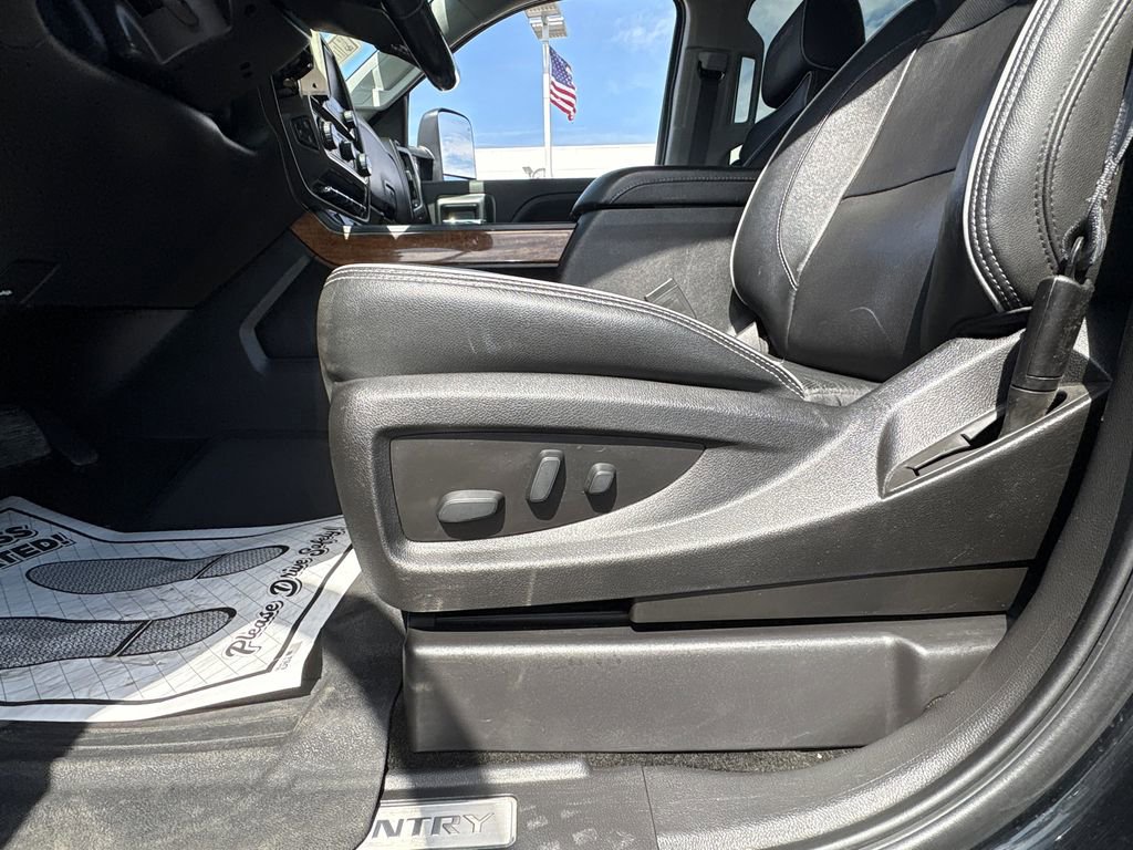 Used 2018 Chevrolet Silverado 1500 High Country image 18