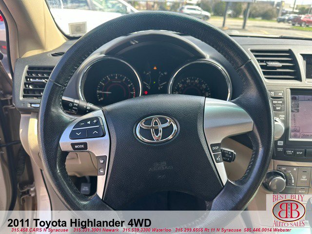 Used 2011 Toyota Highlander SE w/ Tow Pkg AWD/4WD image 16