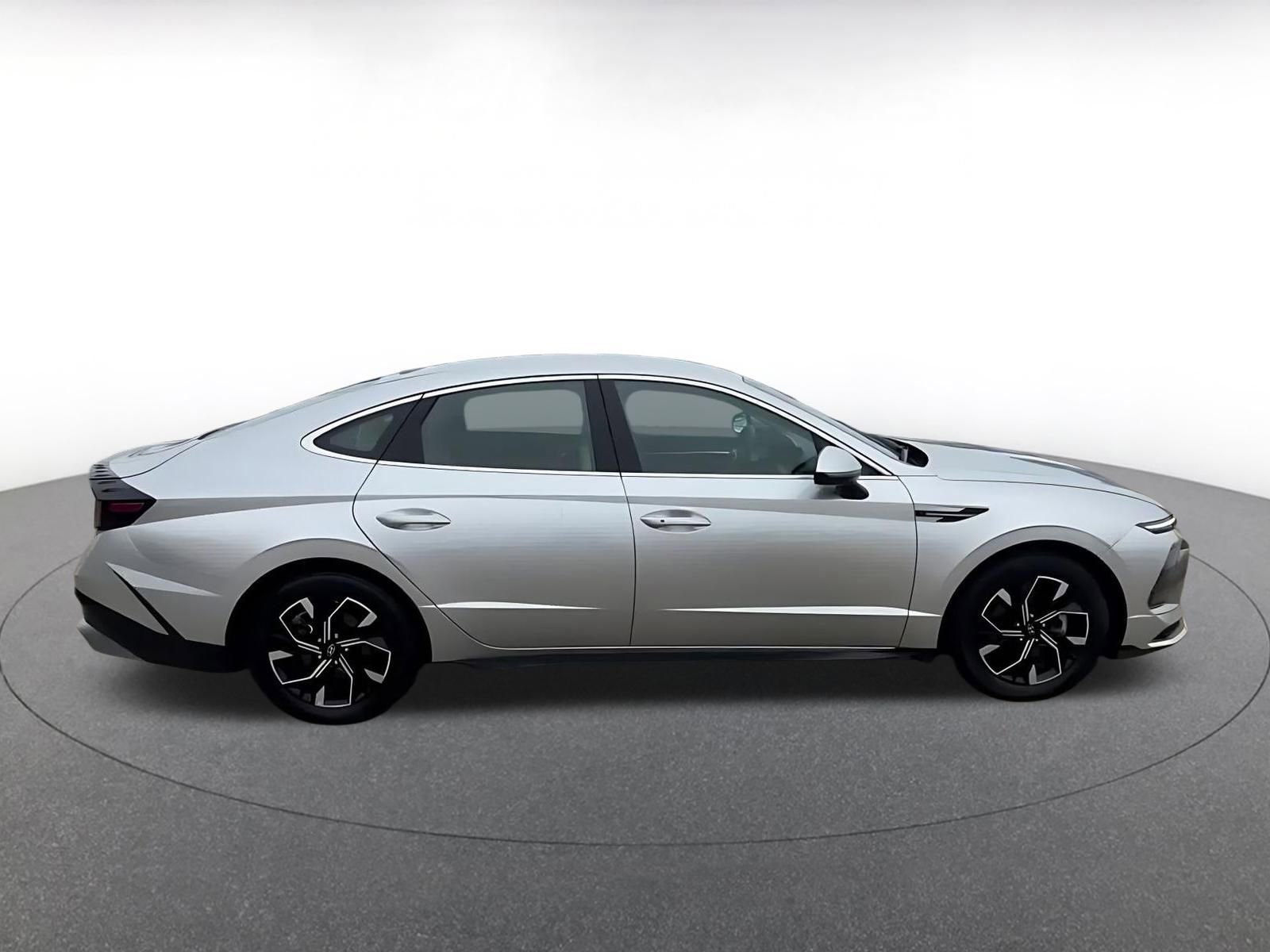 Used 2025 Hyundai Sonata SEL FWD image 16