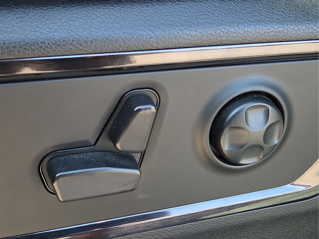 Used 2023 RAM 1500 Limited AWD/4WD image 15