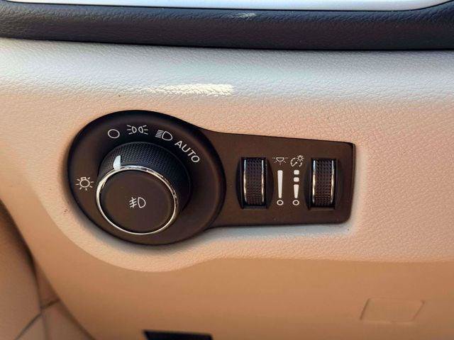Certified 2023 Chrysler Pacifica Touring-L FWD image 21