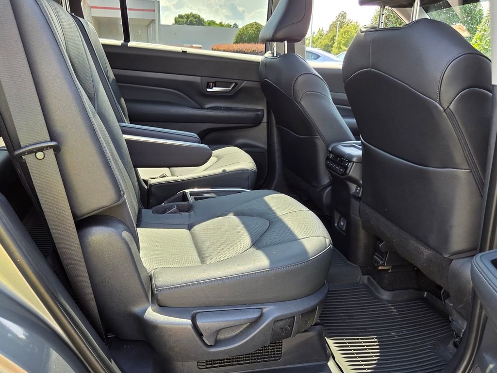 Used 2025 Toyota Grand Highlander AWD Hybrid image 16