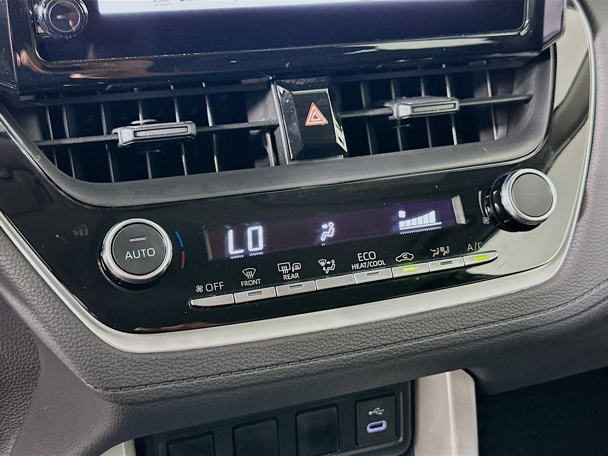 Used 2024 Toyota Corolla Cross LE w/ Black Badges Package (TMS) image 22