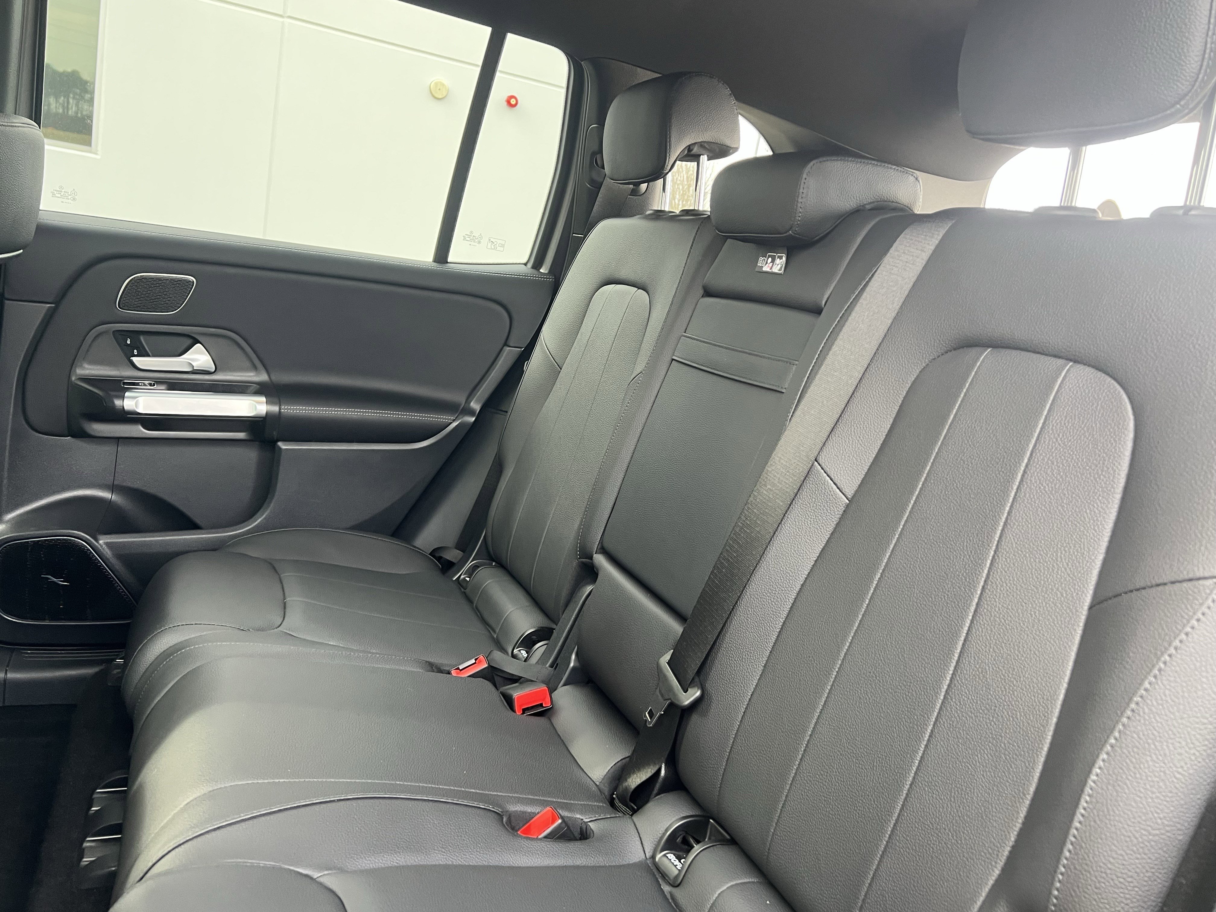 Used 2024 Mercedes-Benz GLB 250 4MATIC image 32