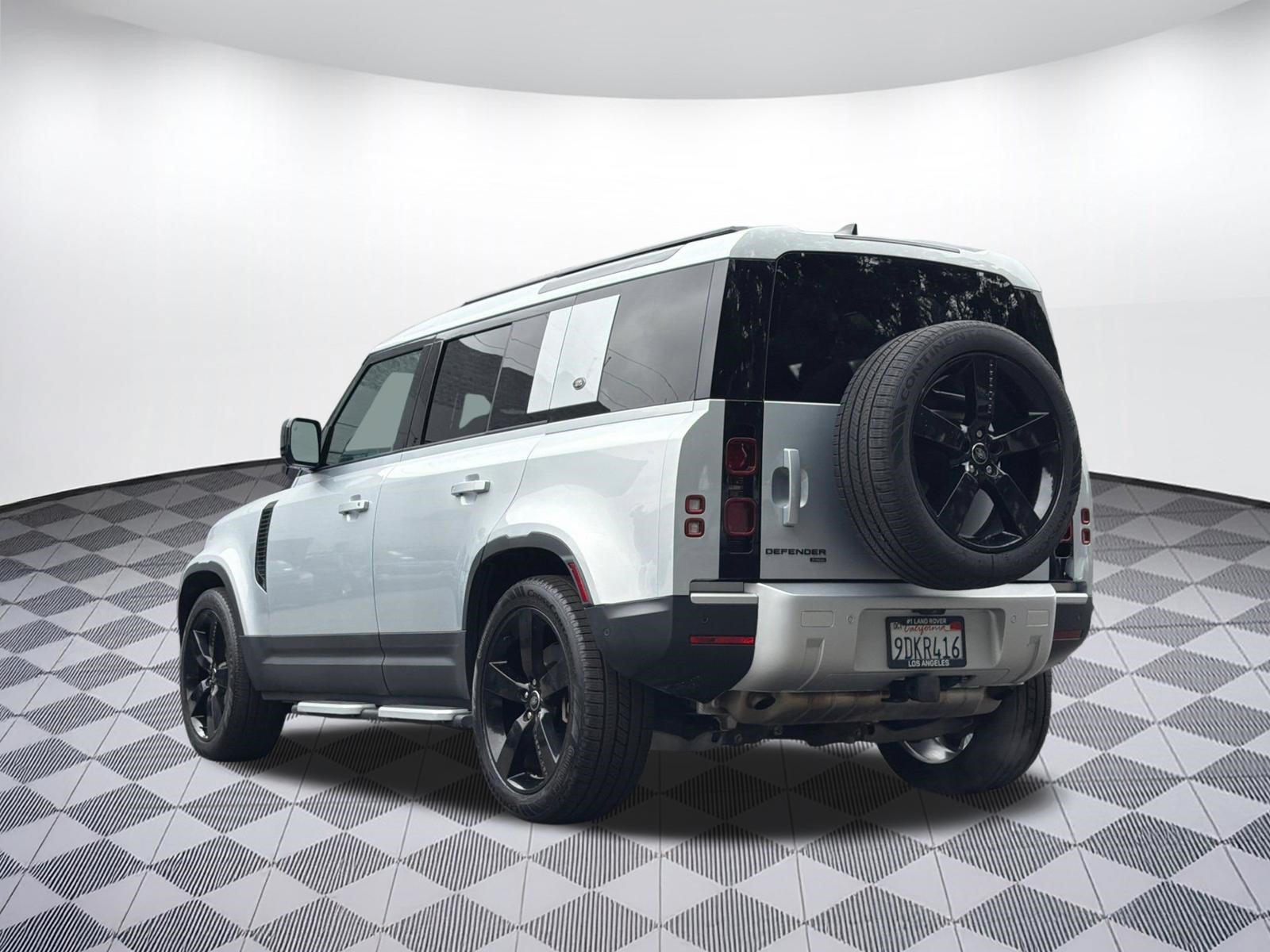 Used 2023 Land Rover Defender 110 SE AWD/4WD image 3