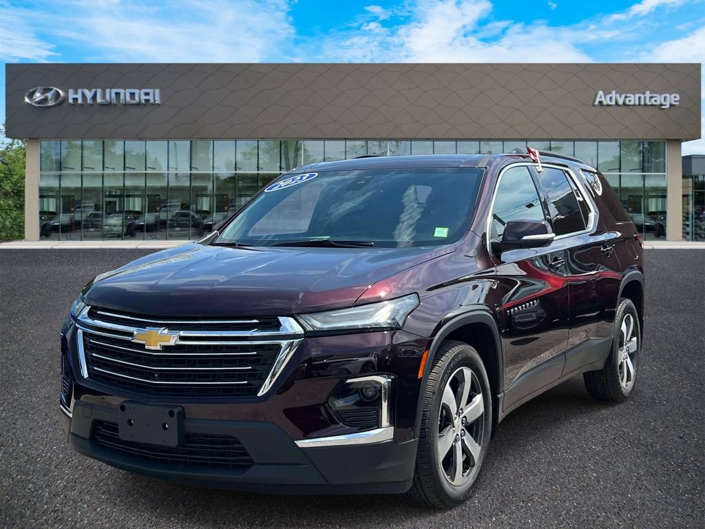 Used 2023 Chevrolet Traverse LT w/ LT Premium Package AWD/4WD image 4