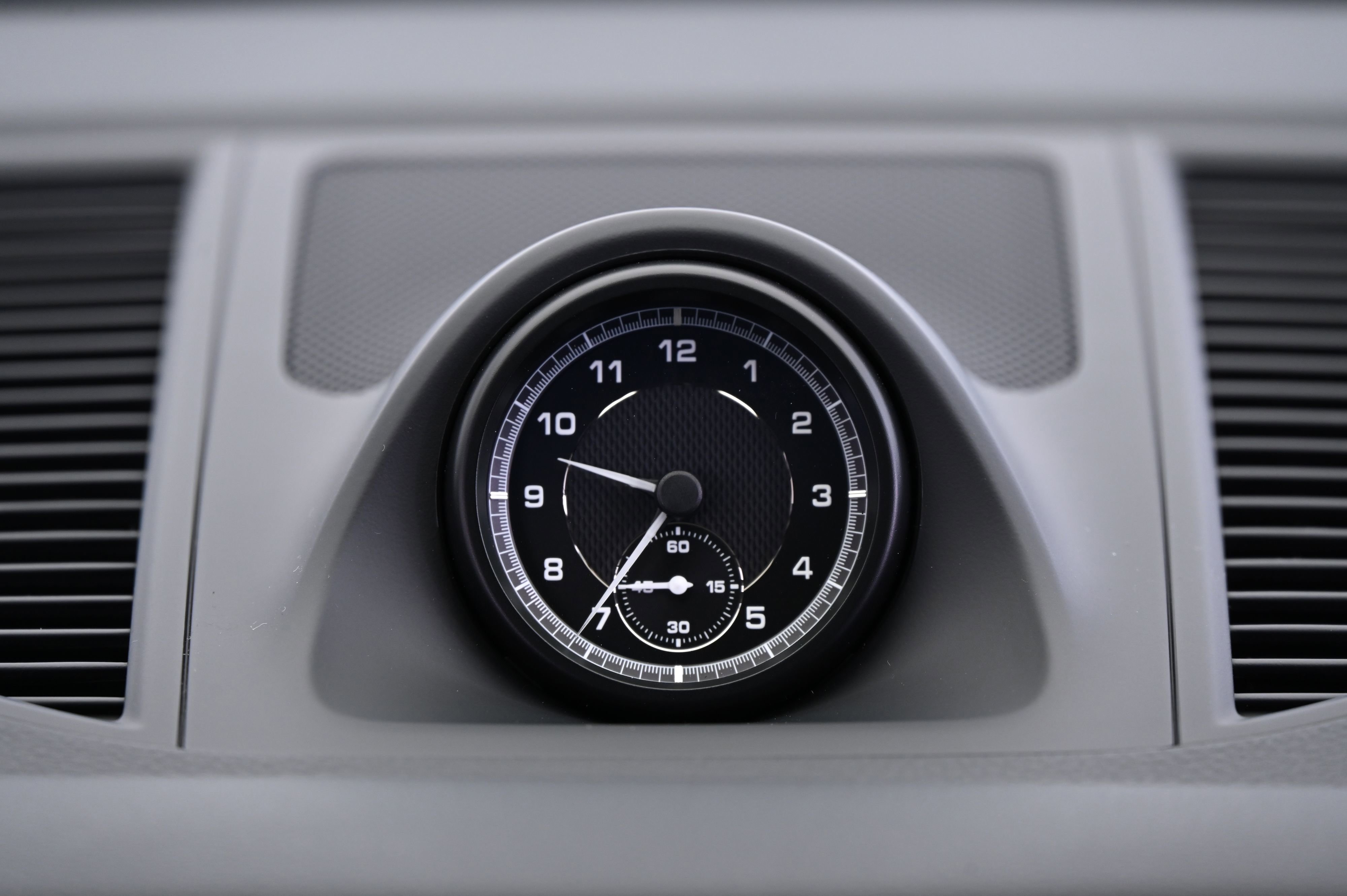 Certified 2025 Porsche Macan image 41