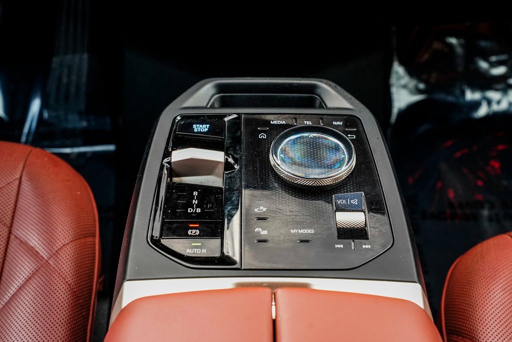 Used 2023 BMW iX xDrive50 w/ Sport Package image 13