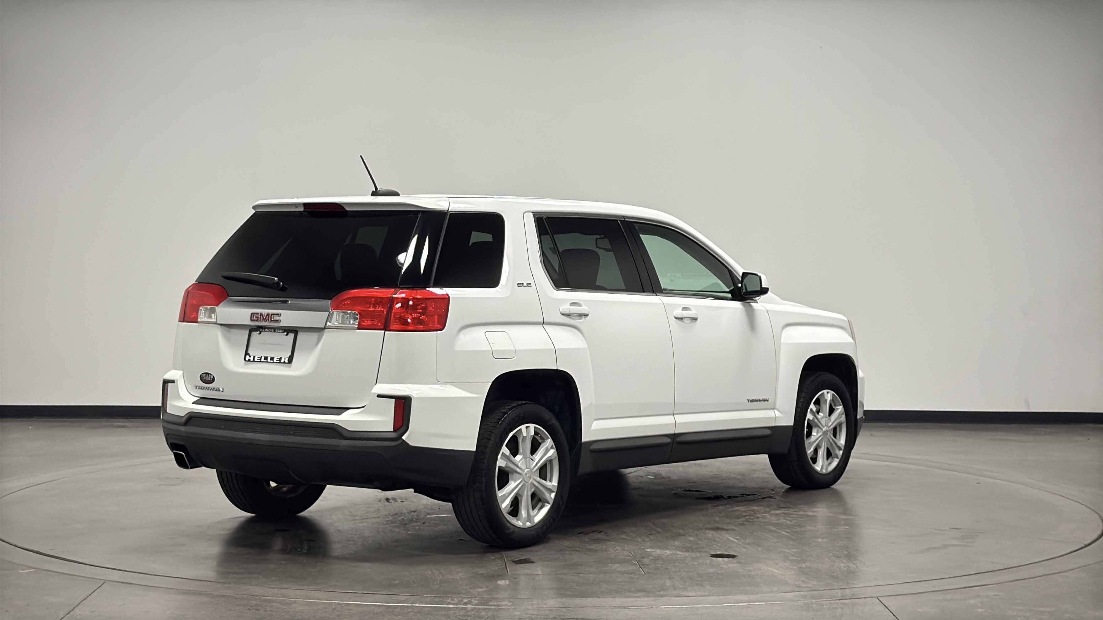 Used 2017 GMC Terrain SLE image 8