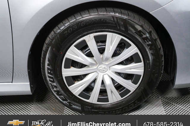 Used 2022 Toyota Camry LE FWD image 34