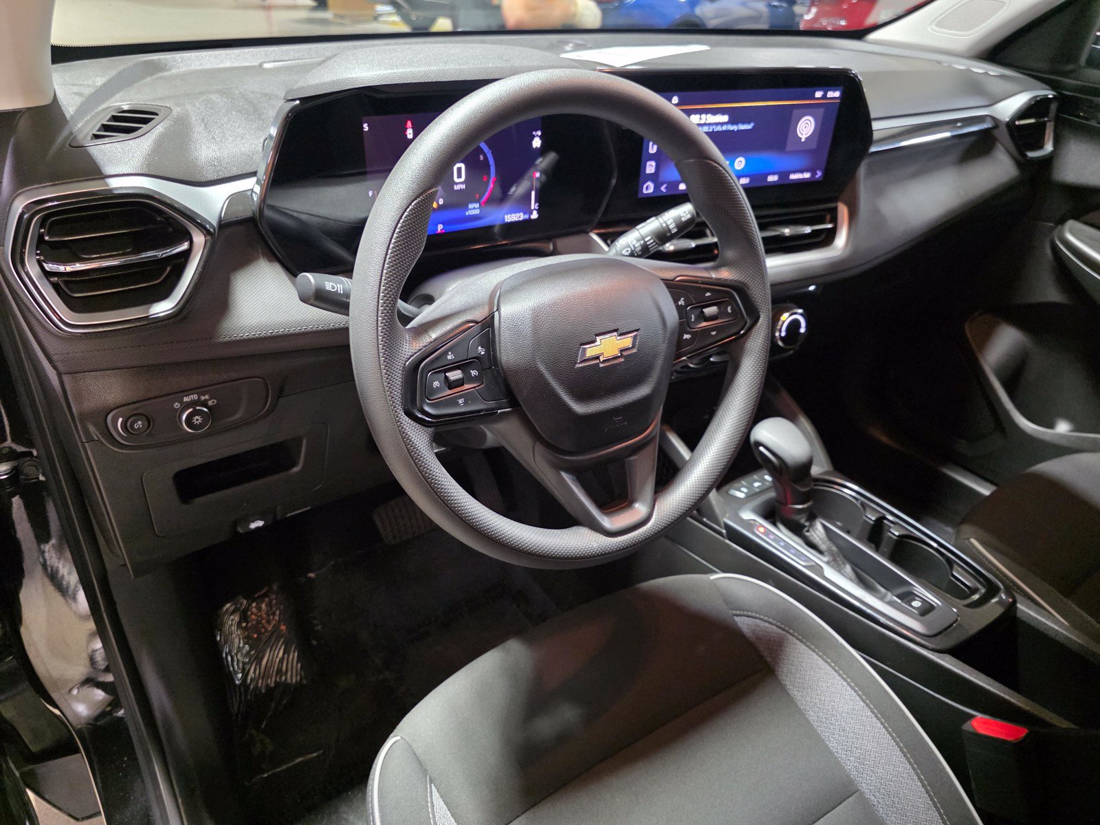 Used 2024 Chevrolet TrailBlazer LT FWD image 24