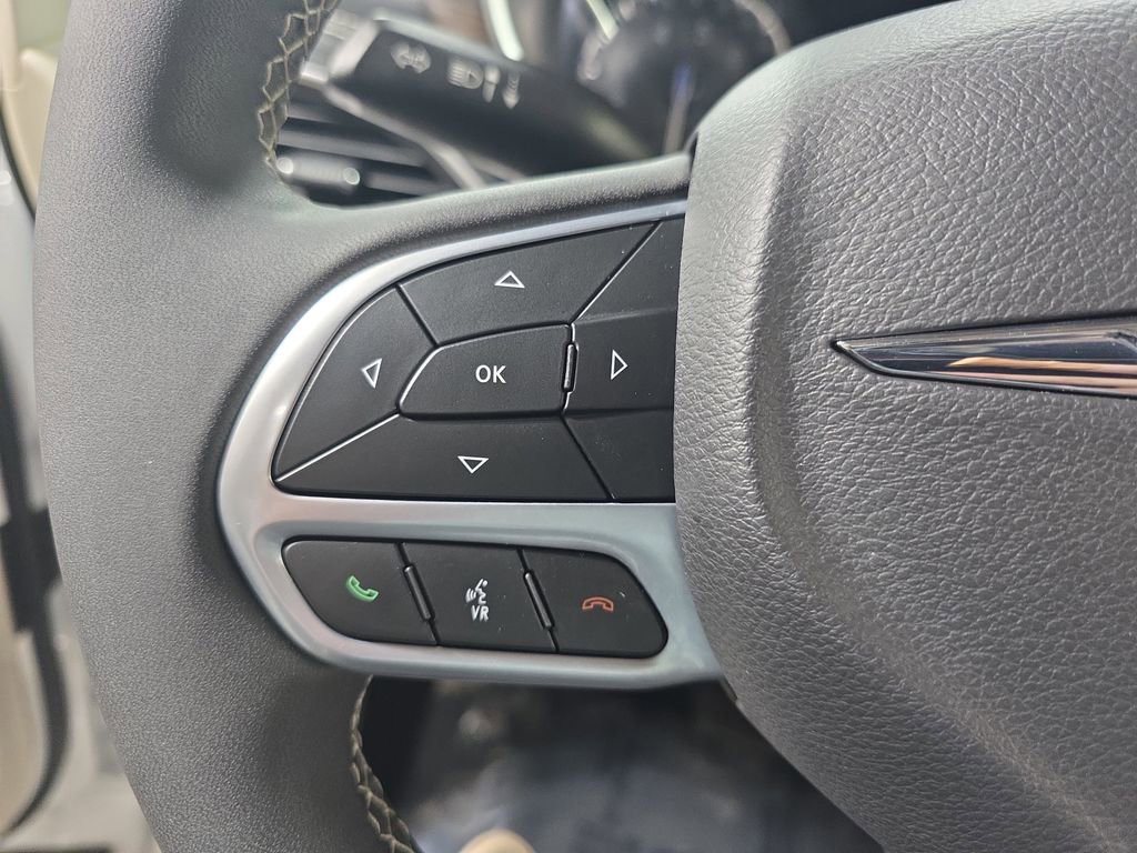 Used 2024 Chrysler Pacifica Limited image 19