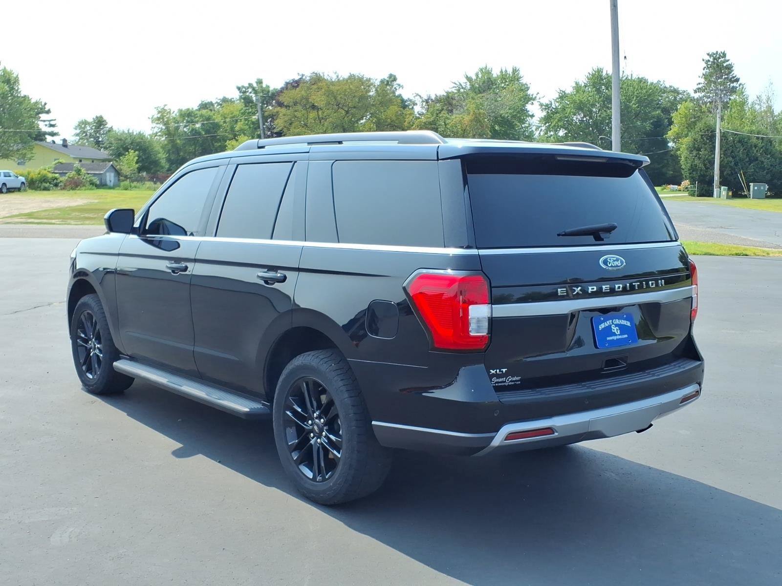 Used 2024 Ford Expedition XLT AWD/4WD image 3