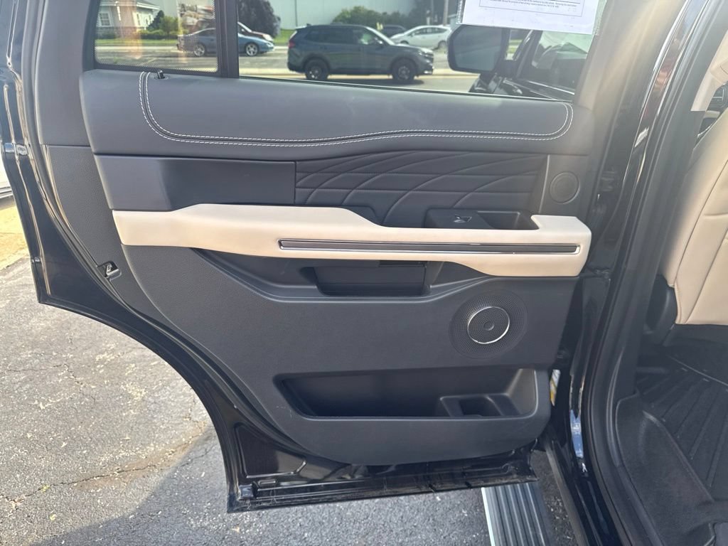 Used 2023 Ford Expedition Platinum AWD/4WD image 37