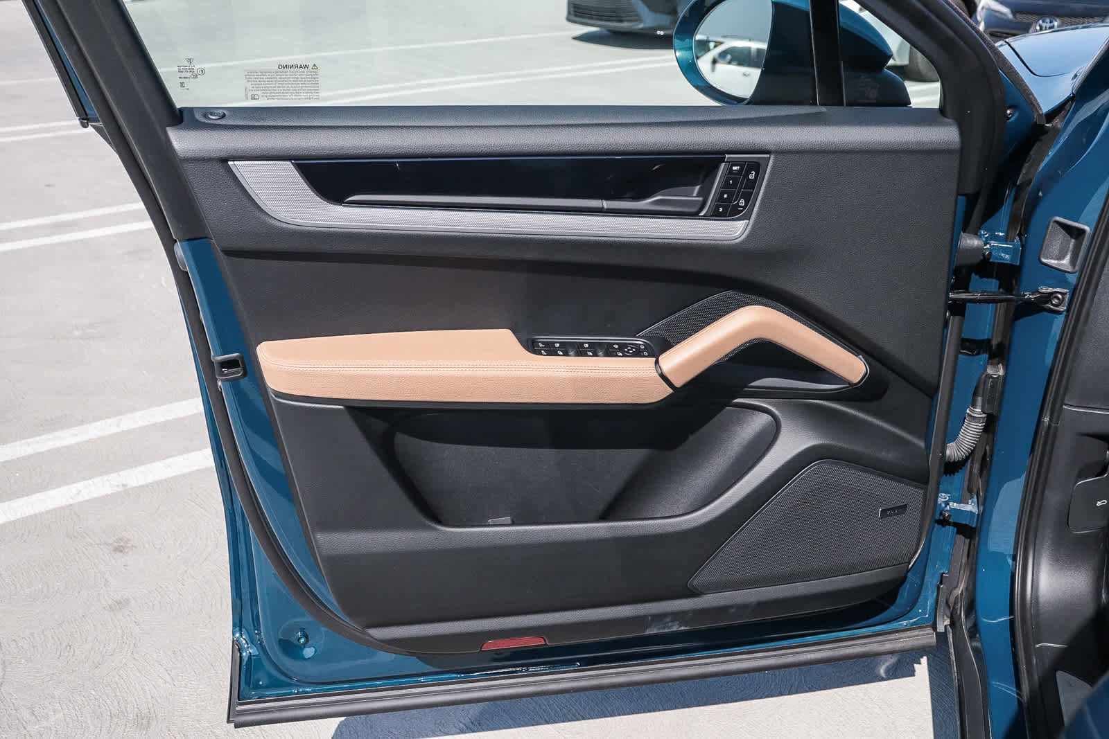 Used 2025 Porsche Cayenne Coupe image 30